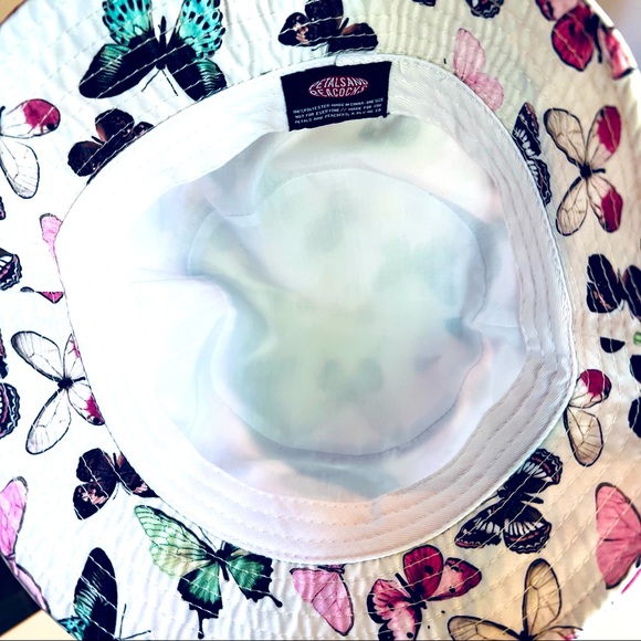 NWOT Petals and Peacocks~ Bucket Hat ~ light weight , w/ Butterflies - Picture 4 of 5